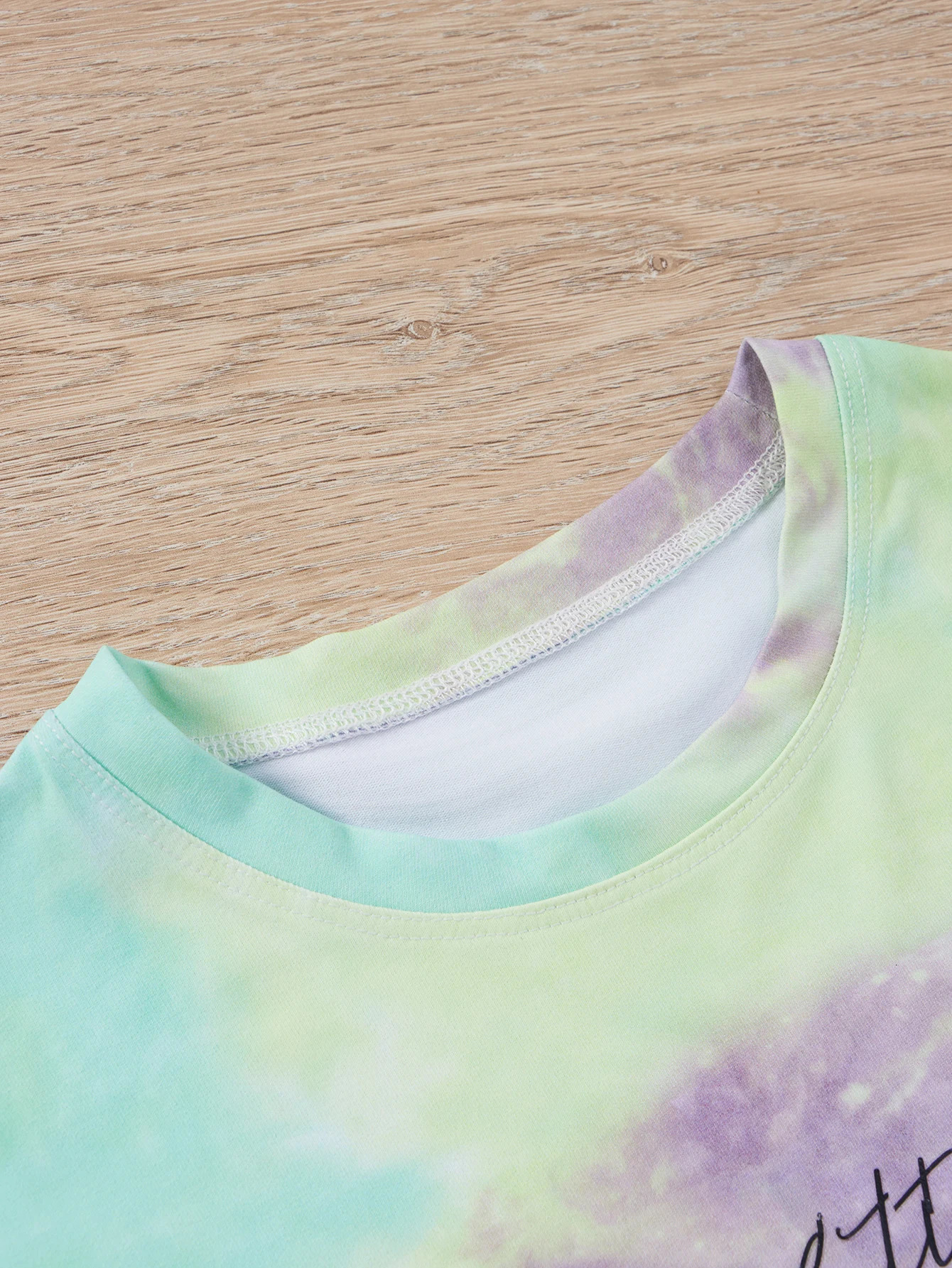 Girl tie dye butterfly pattern Tshirt fashionable and comfortable a fresh choice for summer 250325z