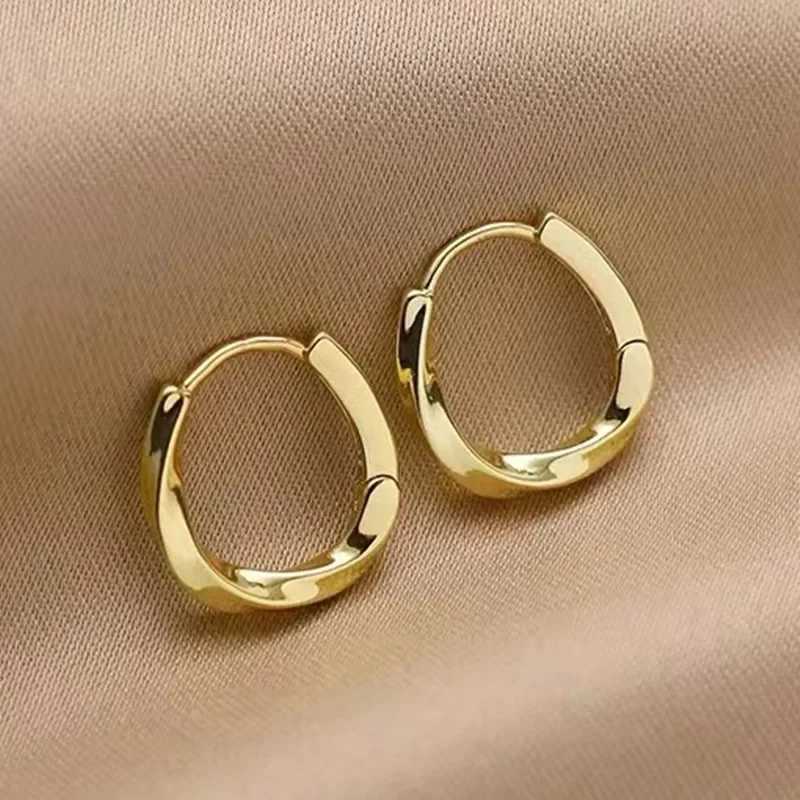Korean Fashion High Quality Twisted Ring Earrings Suitable for Female Charm Gold Designer Luxury Perforated Earrings Jewelry Gifts 2023 Y250401