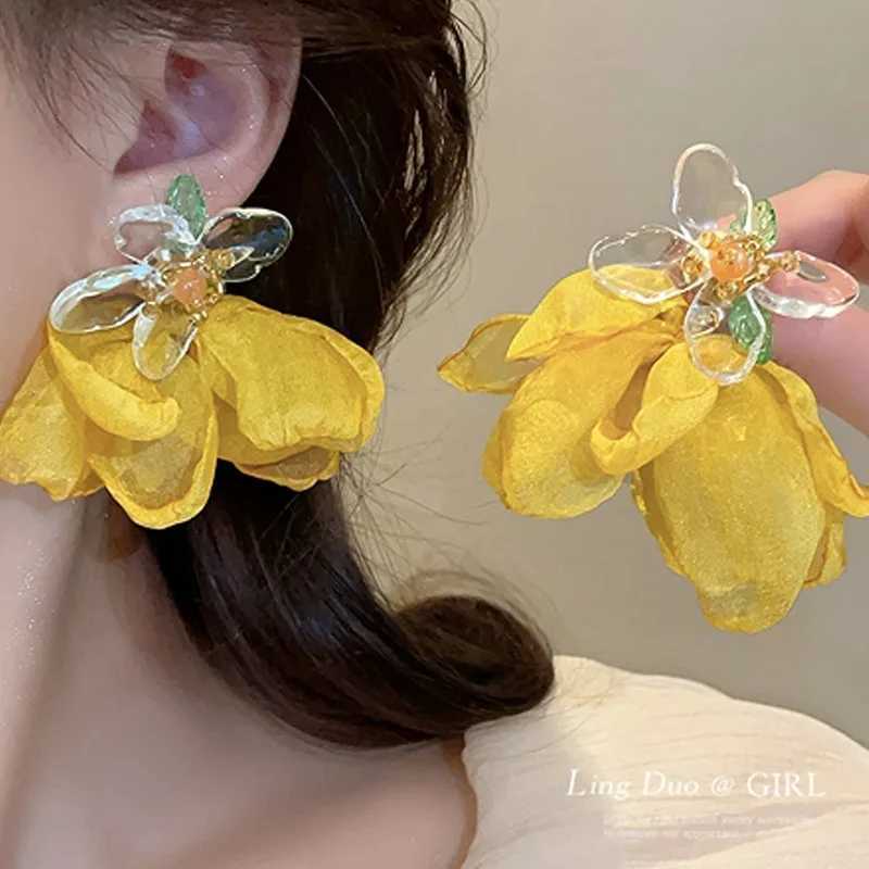 European And American Handmade Elegant Yellow Flower Exaggerated Dangle Earrings Fashion Women Sweet Jewelry Party Gifts Y250401