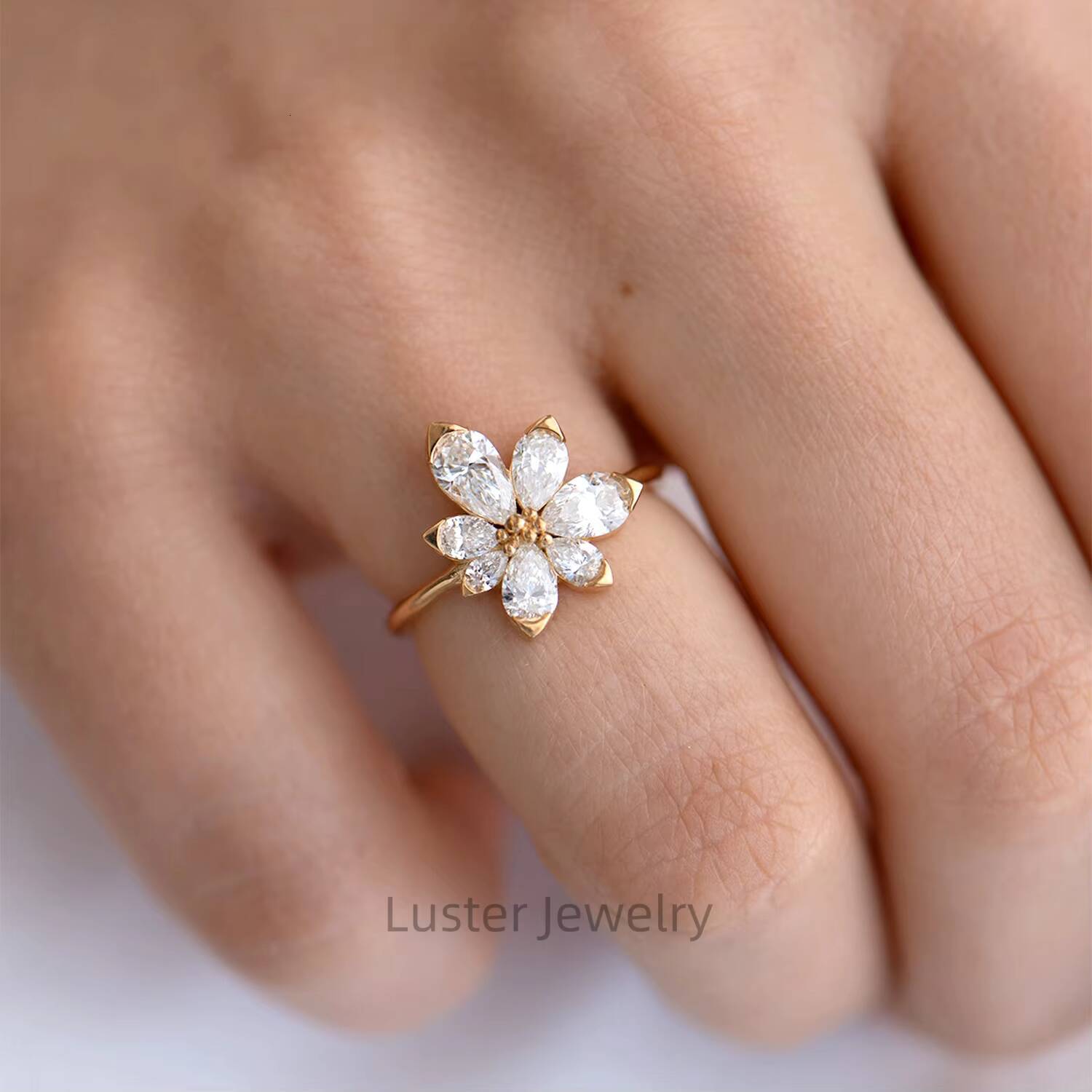 Luster Daisy Fine Jewelry Engagement Asymmetric Blossom 10K 14K 18K Pear Shape Moissanite Flower Gold Ring for Women