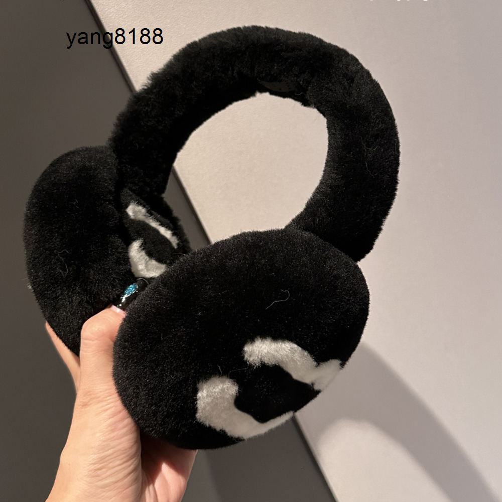 BeanieSkull Caps Ear Muffs Ear Muffs Designer Womens Luxury Earmuff Rabbit Fleece Mens Earmuffs For Autumn Winter Outdoor Wamth channelscarf channellys cc