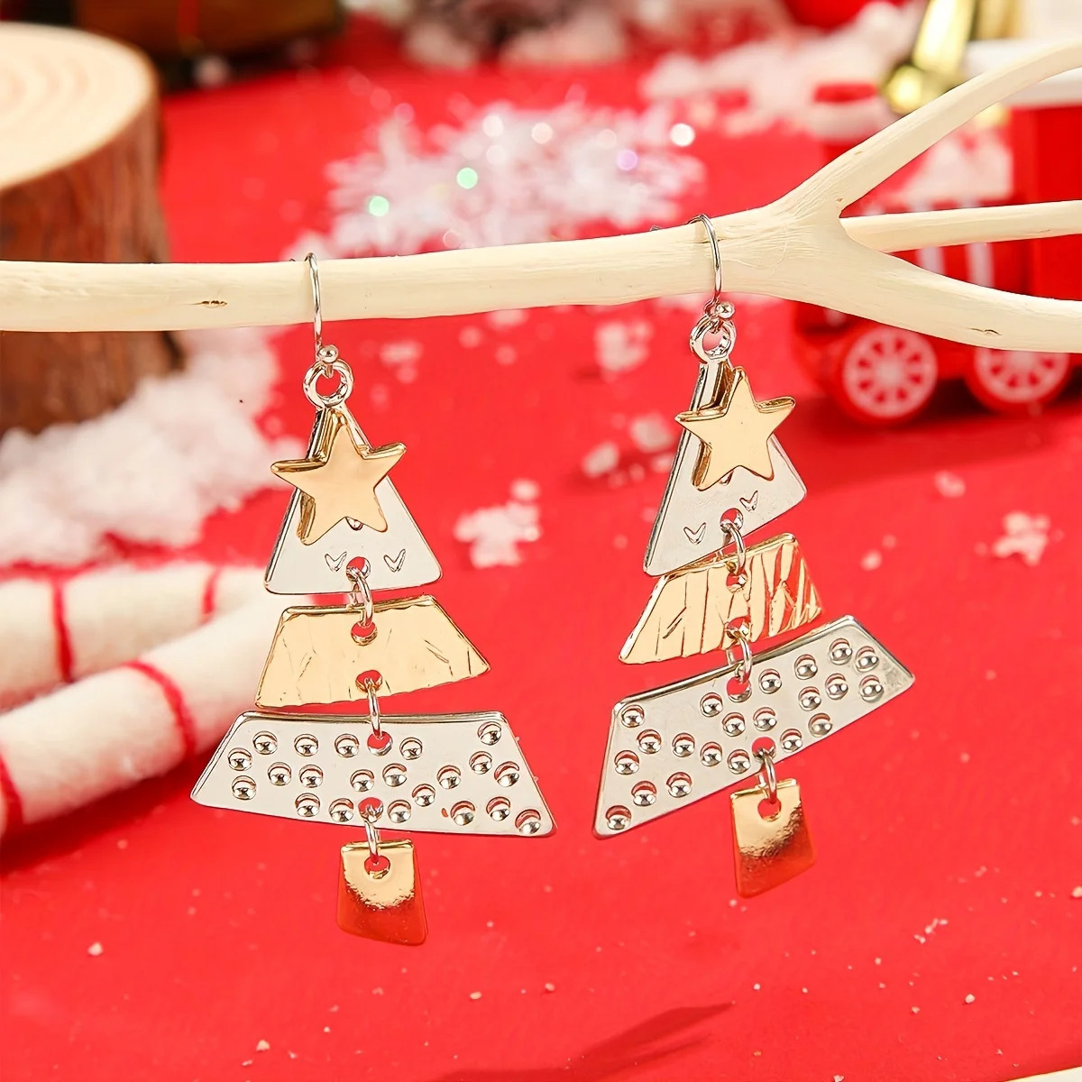 Chrismas Earrings for Women Elegant Hollowout Christmas Wreath Drop Dangle Earrings Cute Gift for Christmas Party 251031
