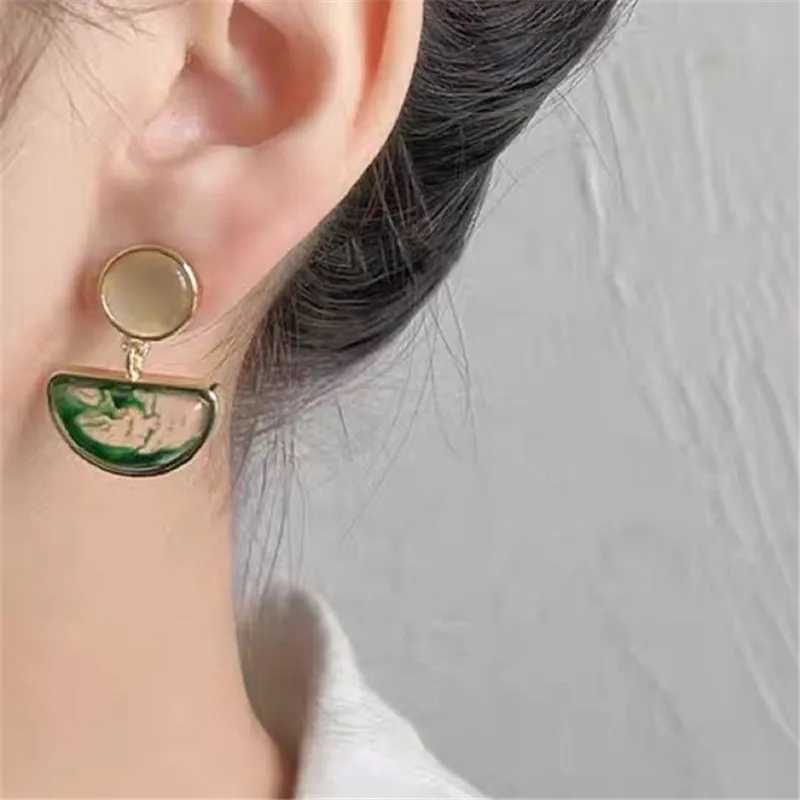 Irregular Geometry Resin Drop Earrings Gold Hollow Metal Pendant Earrings Womens Accessories Y250401