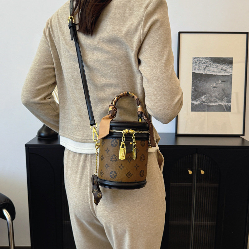 Free shipping women's cylinder bag Small bag women's new fashion senior cylindrical one-shoulder bucket crossbody bag 2025s hot