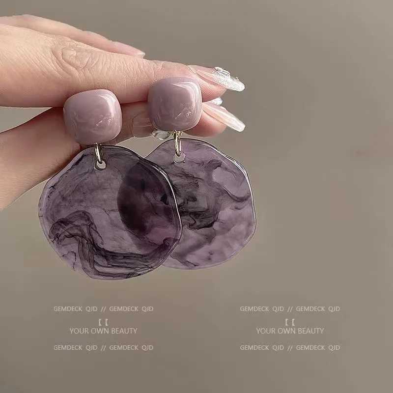 Vintage olive green earrings suitable for girls exaggerated niche design stud earrings Y250401