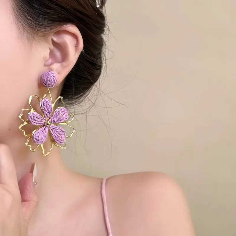 European And American Exaggerated Unique Straw Sun Flower Dangle Earrings For Women Fashion Elegant Metal Jewelry Gifts Y250401