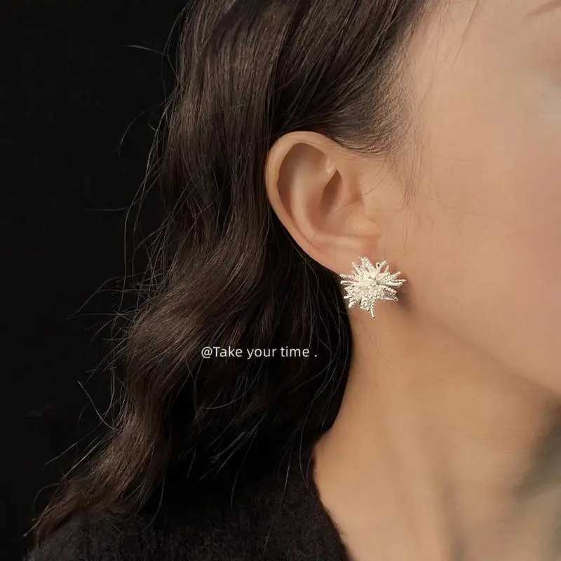 2025 New Arrival Light Luxury Simple Crystal Dandelion Flower Metal Stud Earrings For Women Fashion Sweet Jewelry Accessories Y250401