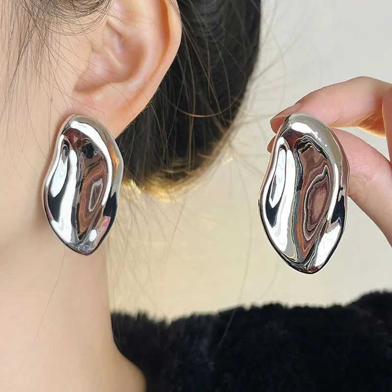 Classic French fashionable womens earrings elegant high-end suitable for matching Y250401