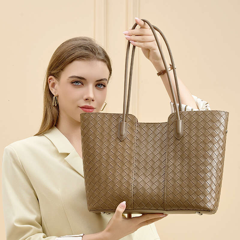 Luxury Bag Designer Commuter High-end Large Capacity Women's Leather Fashion Underarm One Shoulder Handheld Woven Bag