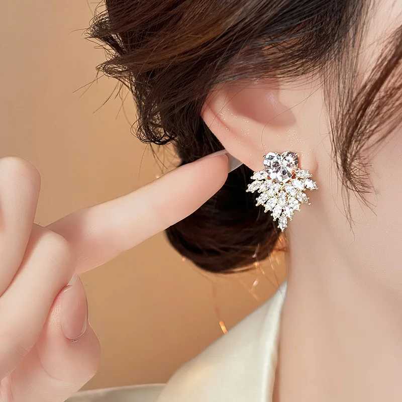 2025 New Arrival Elegant Unique Exquisite Love Fireworks Stud Earrings For Women Fashion Crystal Geometry Jewelry Party Gifts Y250401