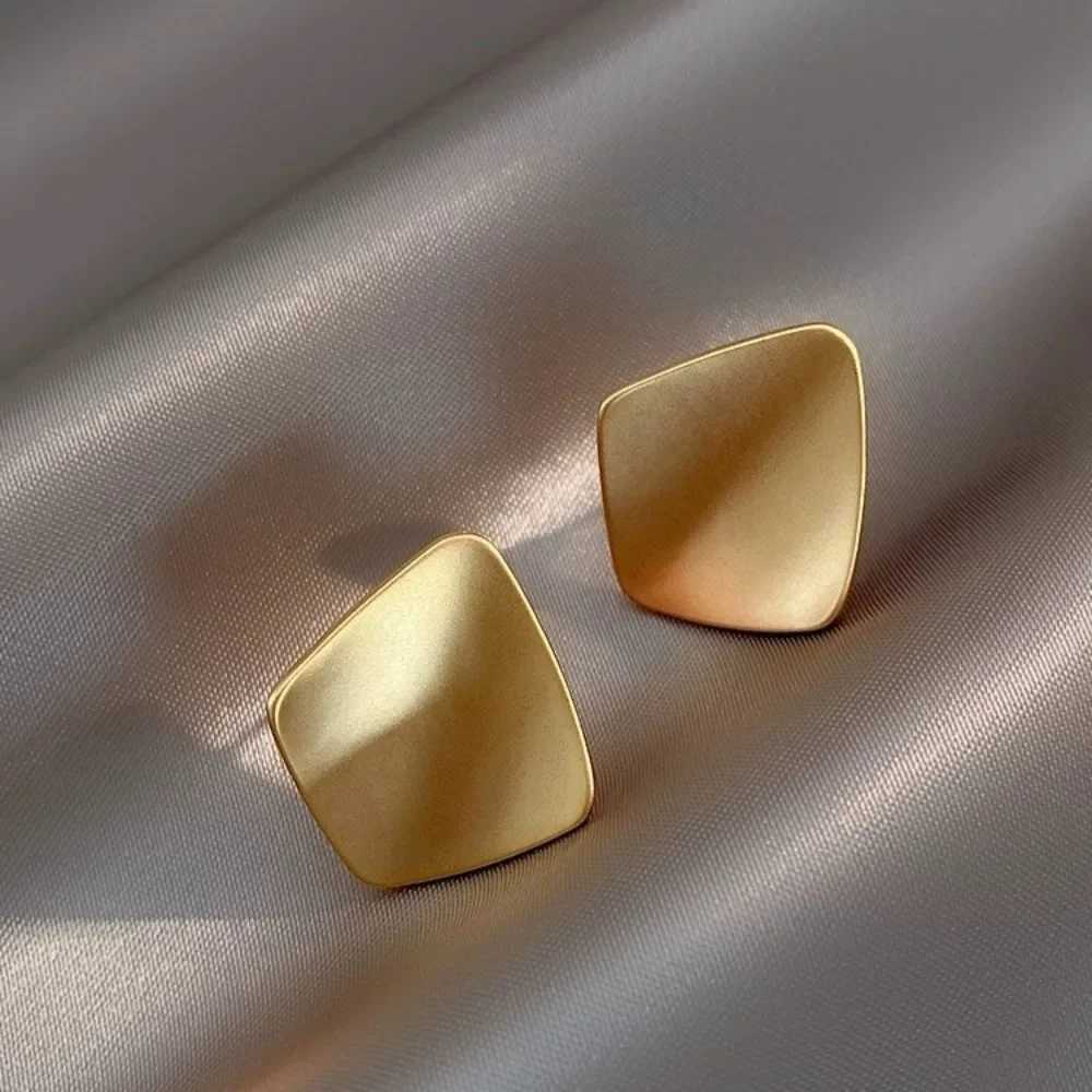Matte Minimalist Square Retro Hong Style New Trendy Earrings and Stylish Ear Studs Jewelry Gift Luxury Earings For Women Y250401