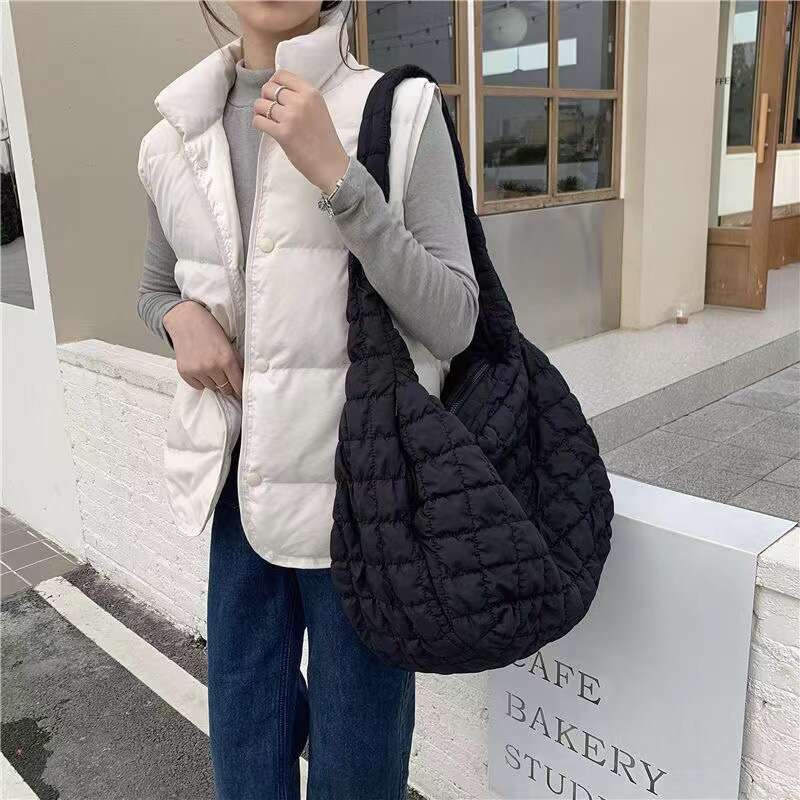 2025 NEW Spring/Summer Cloudy Lingge Folded Big Leisure Personalized Quilt Lightweight and Large Capacity Crossbody Dumpling Bag, Female