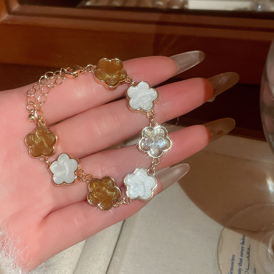 French Retro Oil Drop Flower Light Luxury Niche High-end Sense Bracelet Exquisite Elegant Everyday Versatile Women's Jewelry - view 4