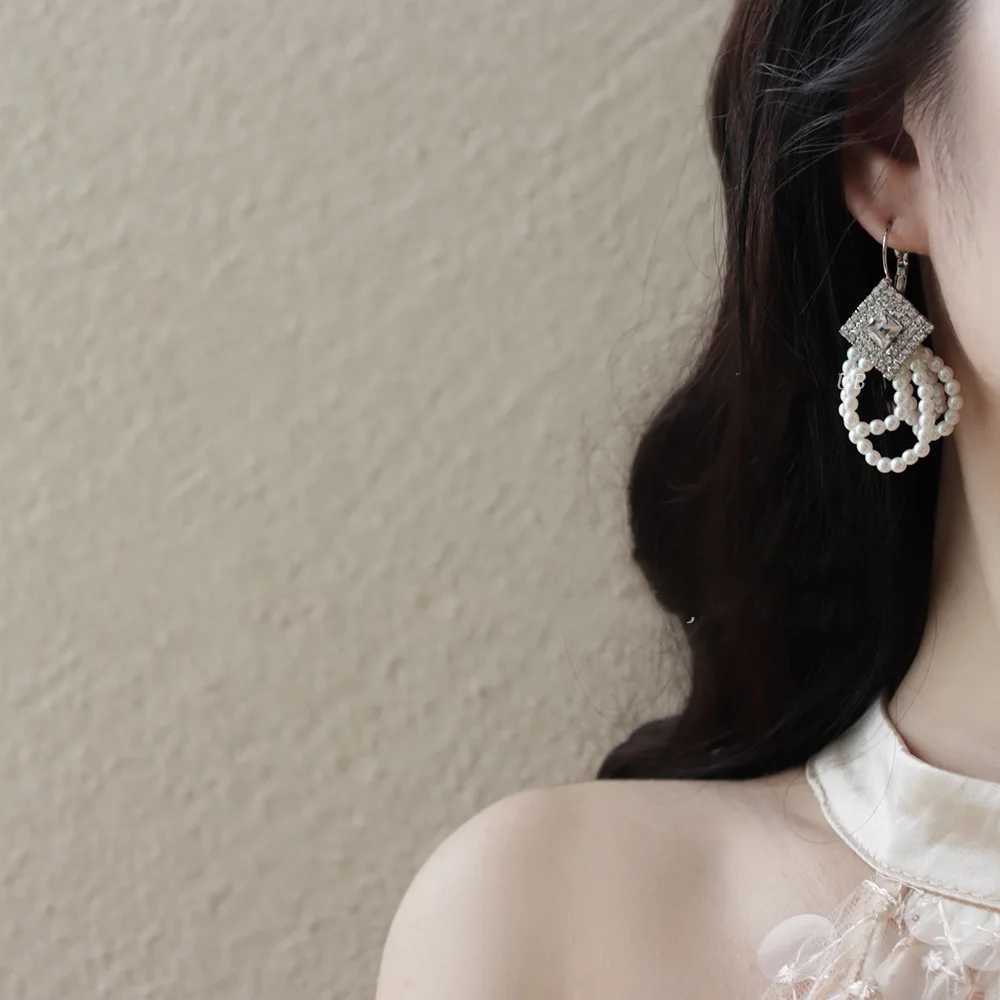 French Vintage Exquisite Imitation Pearl Crystal Hoop Earrings For Women Fashion Elegant Geometry Jewelry Party Gifts Y250401