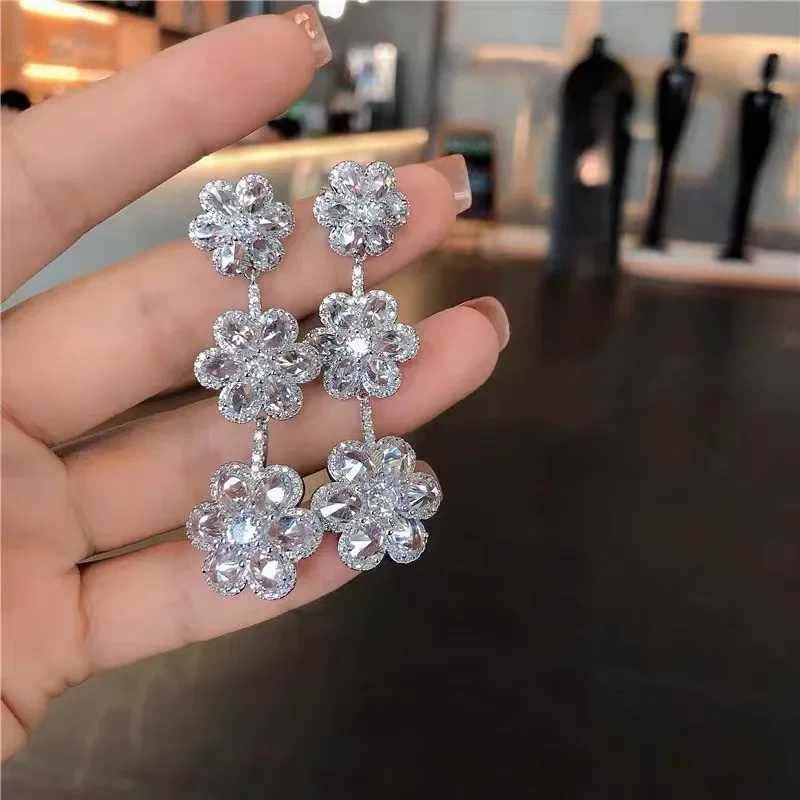 Luxury Snowflake Simulated Diamond Drop Earrings 925 Pure Silver Earrings Female Engagement Jewelry Cute Girl Gift Y250401