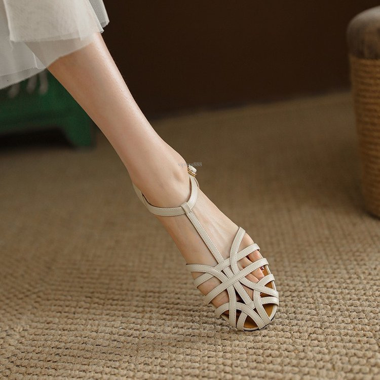 New Designer Sandals With Free Shipping Roman Woven For Women's 2025 Summer Fashion One Line Strap Flat Bottomed French Low Heel Hollow Out Sanda