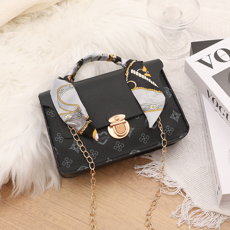Designer Free Shipping Women's Handbag New Fashion Printed Small Square Bag Silk Scarf Chain 2025s Hot