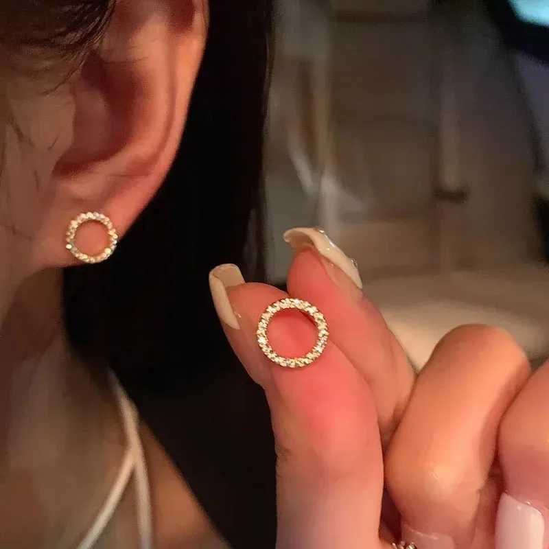 Exquisite small round stud earrings suitable for womens fashion gold earrings crystal minimalist earrings jewelry accessories Y250401
