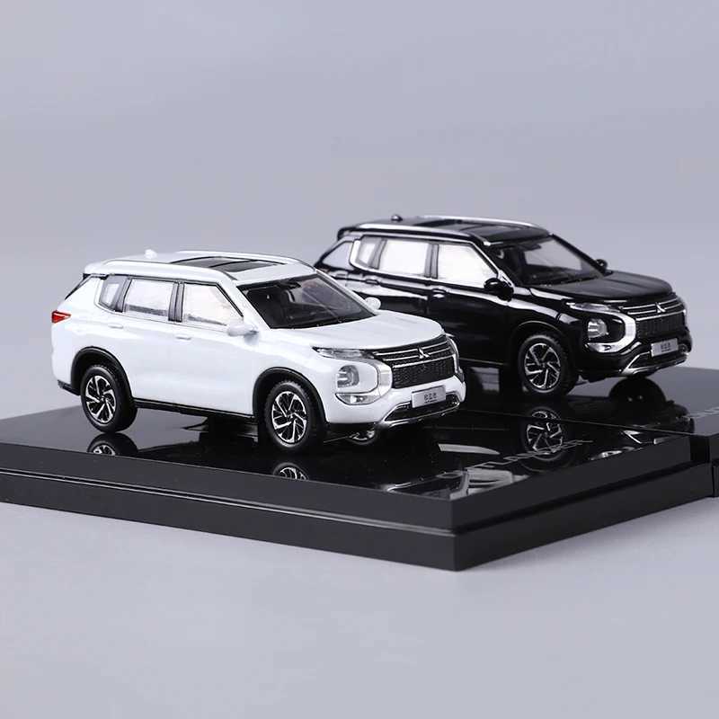 On sale 1 64 Outlander black/white alloy model car Z250402