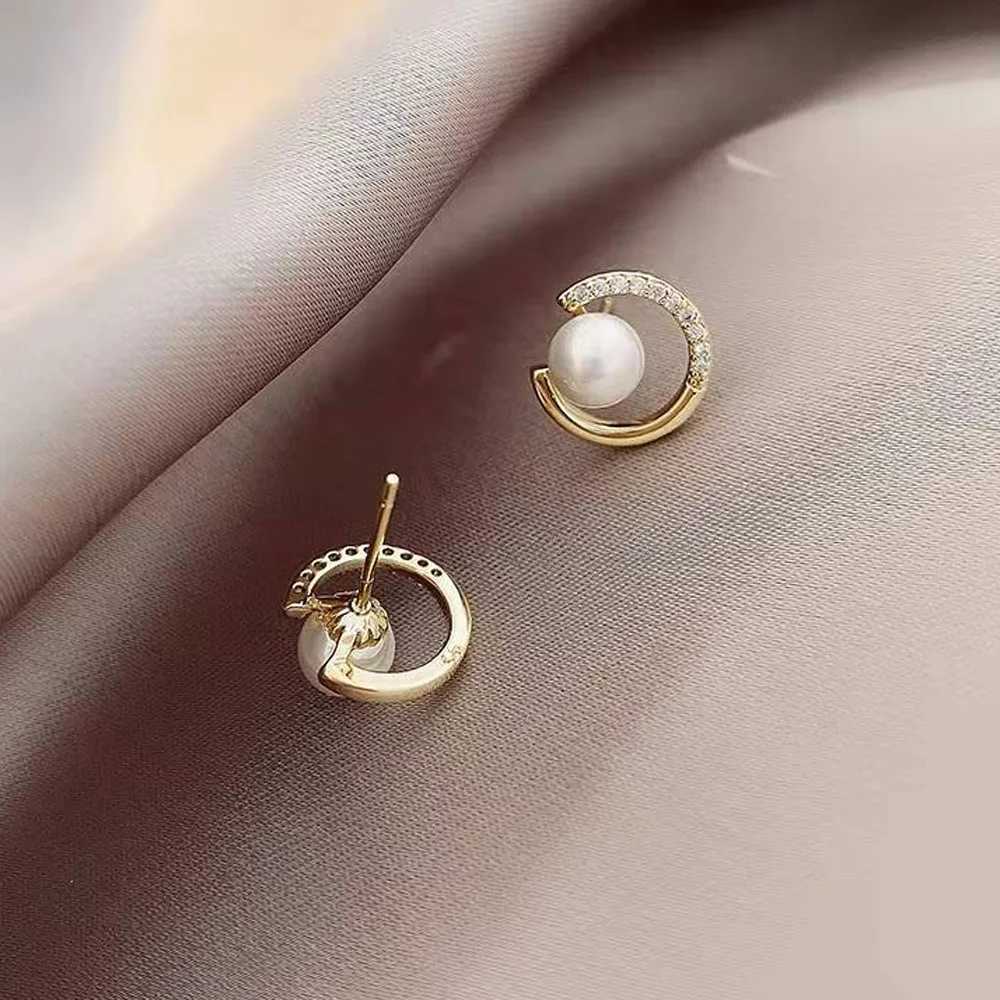 2025 New Arrival Exquisite And Elegant Arc Geometric Pearl Stud Earrings For Women Fashion Sweet Crystal Jewelry Party Gifts Y250401