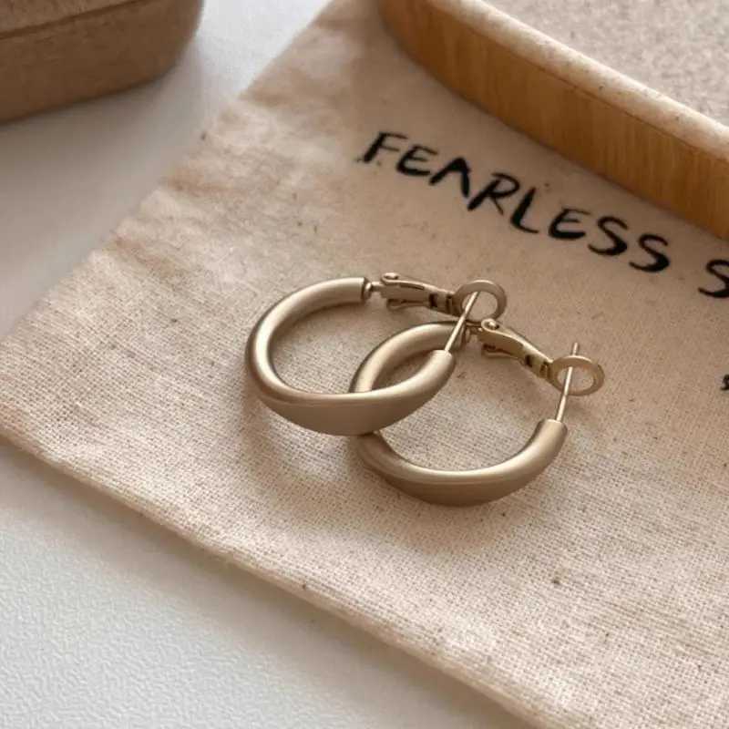 South Korea Simple Cold Wind Matte Metal Temperament Hoop Earrings For Women Fashion Simple Jewelry Accessories Party Gifts Y250401
