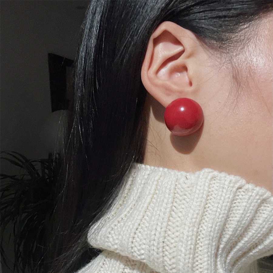 Ins Exaggerated 1.8cm Half Round Simulated Round Earrings White Declaration Earrings Female Korean Earrings Jewelry Gift Y250401