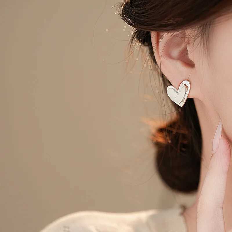 2024 New Arrival Light Luxury Elegant Simple Wire-drawing Love Stud Earrings For Women Fashion Sweet Metal Jewelry Gifts Y250401