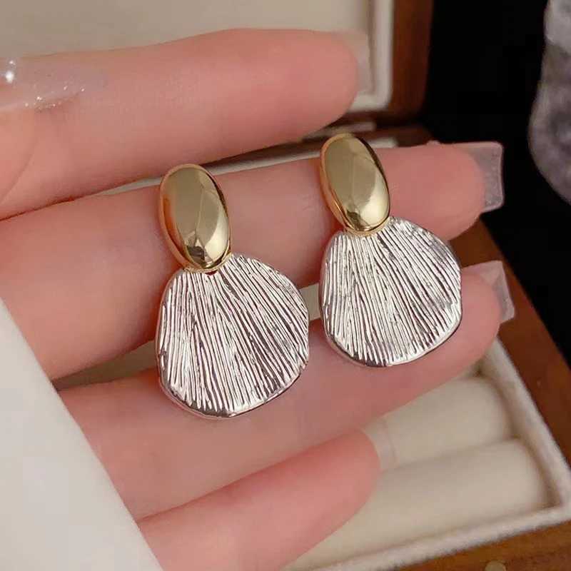 Light Luxury High End shell design niche temperature banquet fashion earrings Y250401