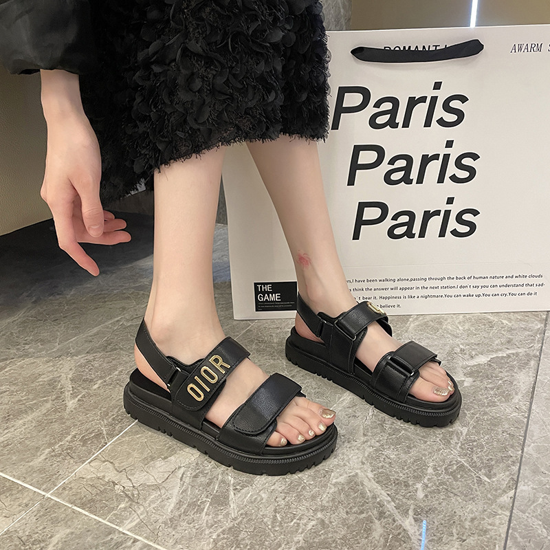 Thick soled sandals free Shipping slippers Designer Leisure beach shoes Women's outdoor sandals 2025 new