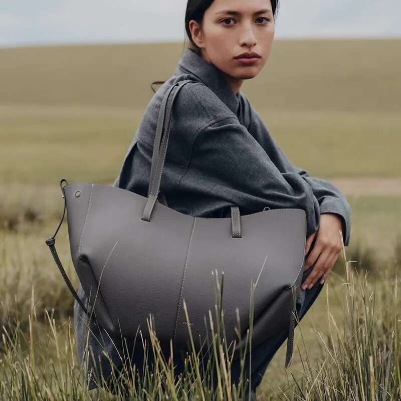 Large Capacity Wing Crossbody Handbag Retro European American Niche Bucket Armpit Tote Bag Fashion and Elegant Classic Style