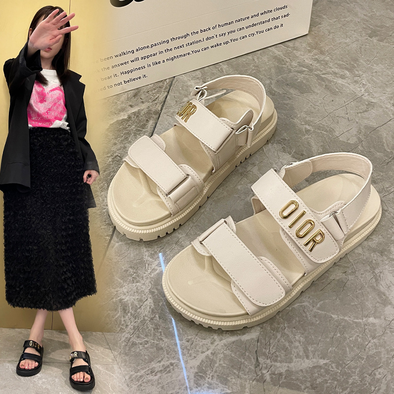 Thick soled sandals free Shipping slippers Designer Leisure beach shoes Women's outdoor sandals 2025 new