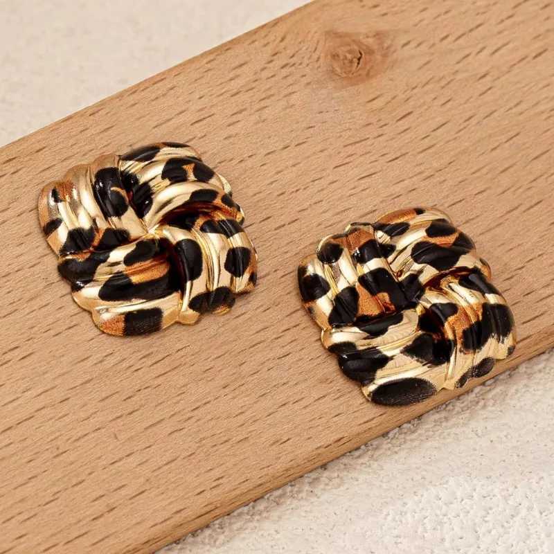 Womens square stud earrings leopard twist cross packaging retro geometric woven texture earring accessories fashionable jewelry BE511 Y250401