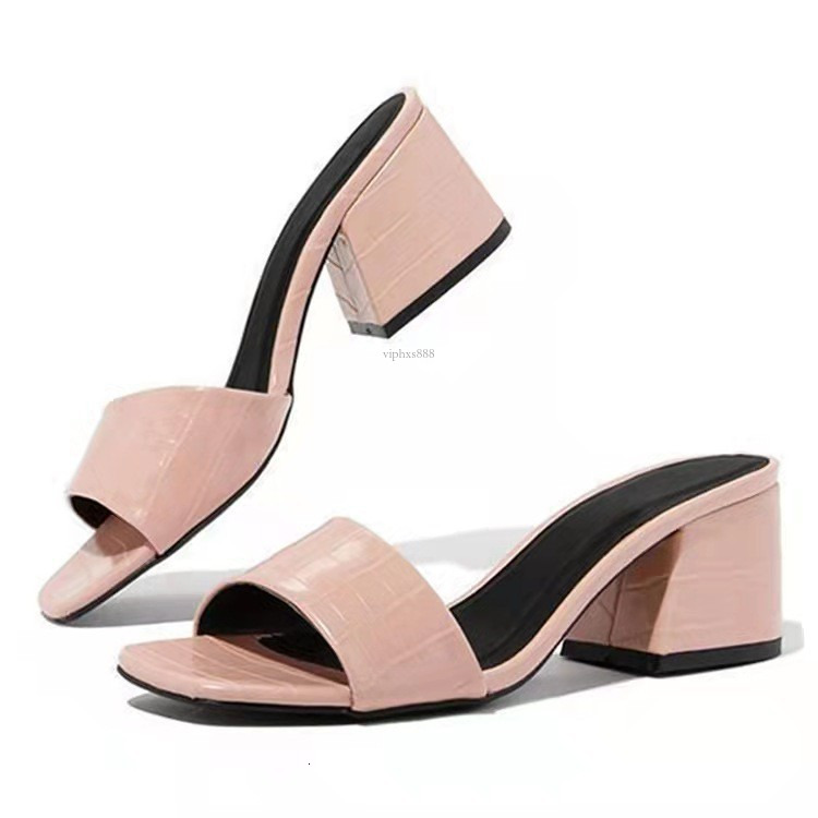 New Designer Sandals With Free Shipping Fashionable Oversized Women's Shoes 2025 New Summer Fitting Thick Heels For Women Wearing Sandals Outside