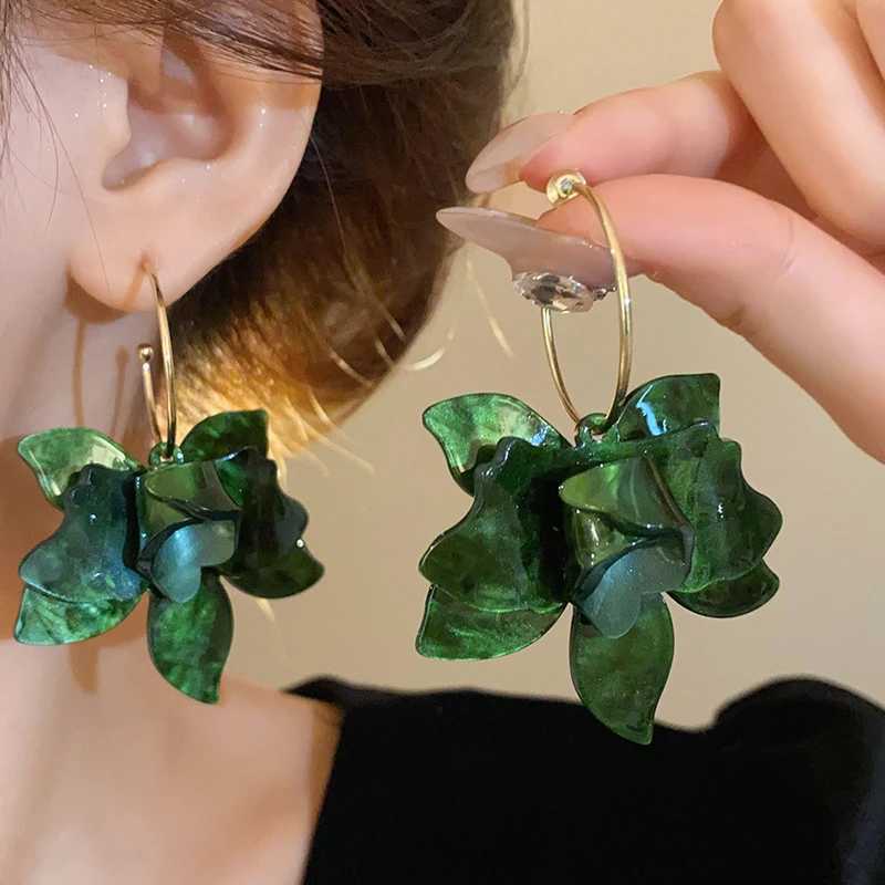 White Resin Wreath New Earrings Womens Fashion Temperature Earrings Hook Art Temperature Lamp Luxury Fairy Tale Jewelry Y250401