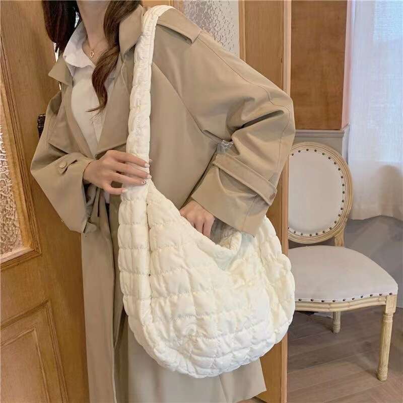 2025 NEW Spring/Summer Cloudy Lingge Folded Big Leisure Personalized Quilt Lightweight and Large Capacity Crossbody Dumpling Bag, Female