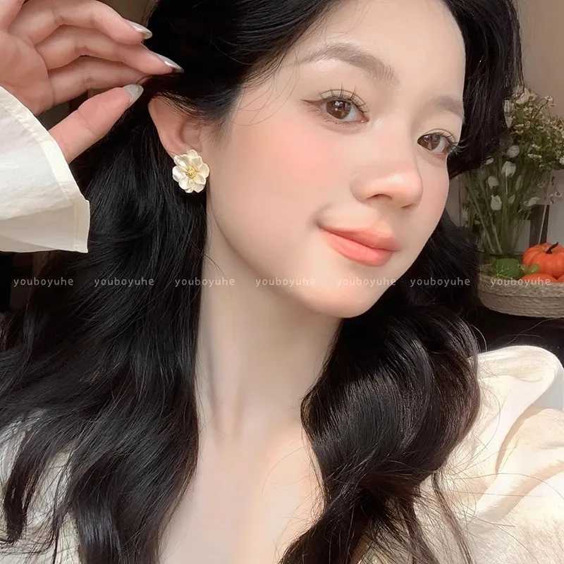 Light Luxury Fresh Sweet Early Spring Camellia Stud Earrings For Women Fashion Cute Elegant Flower Jewelry Girl Gifts Y250401