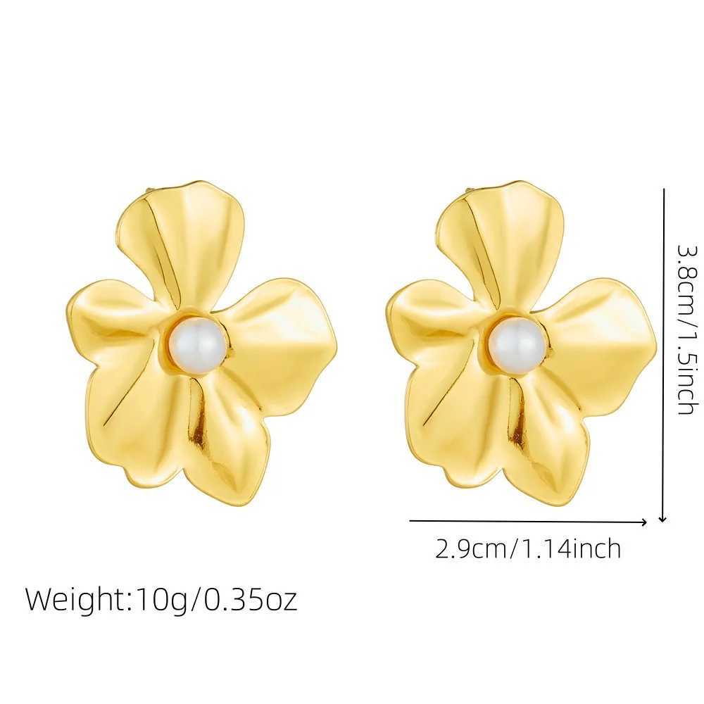 Stainless steel flower petals pearl stud earrings suitable for women French retro daily wear jewelry gifts party jewelry non fading Y250401