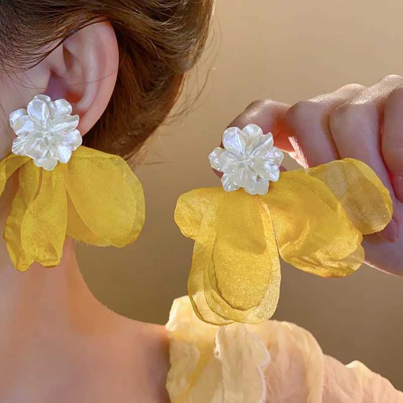 2025 New Arrival Light Luxury Sweet Resin Flower Fabric Tassel Dangle Earrings For Women Fashion Cute Elegant Jewelry Gifts Y250401