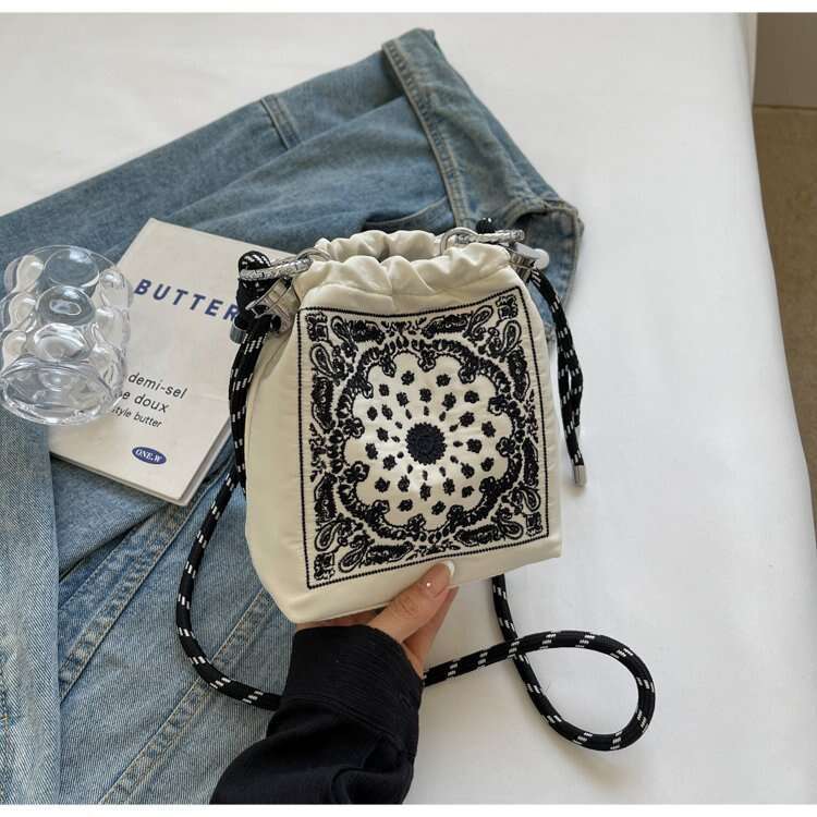 2025 NEW Colorful and Versatile Instagram Nylon Fabric for Women's New Crossbody Summer Super Hot Small Embroidered Bucket Bag