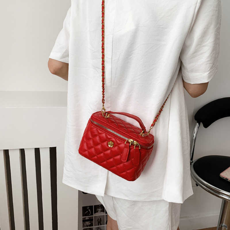 Handheld chain bag for women new trendy and fashionable solid color western-style crossbody bag with high-end texture diamond grid small square bag w2