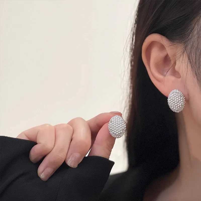 European And American Retro Golden Elegant Oval Pearl Earrings For Women Fashion Elegant Metal Jewelry Party Gifts Y250401