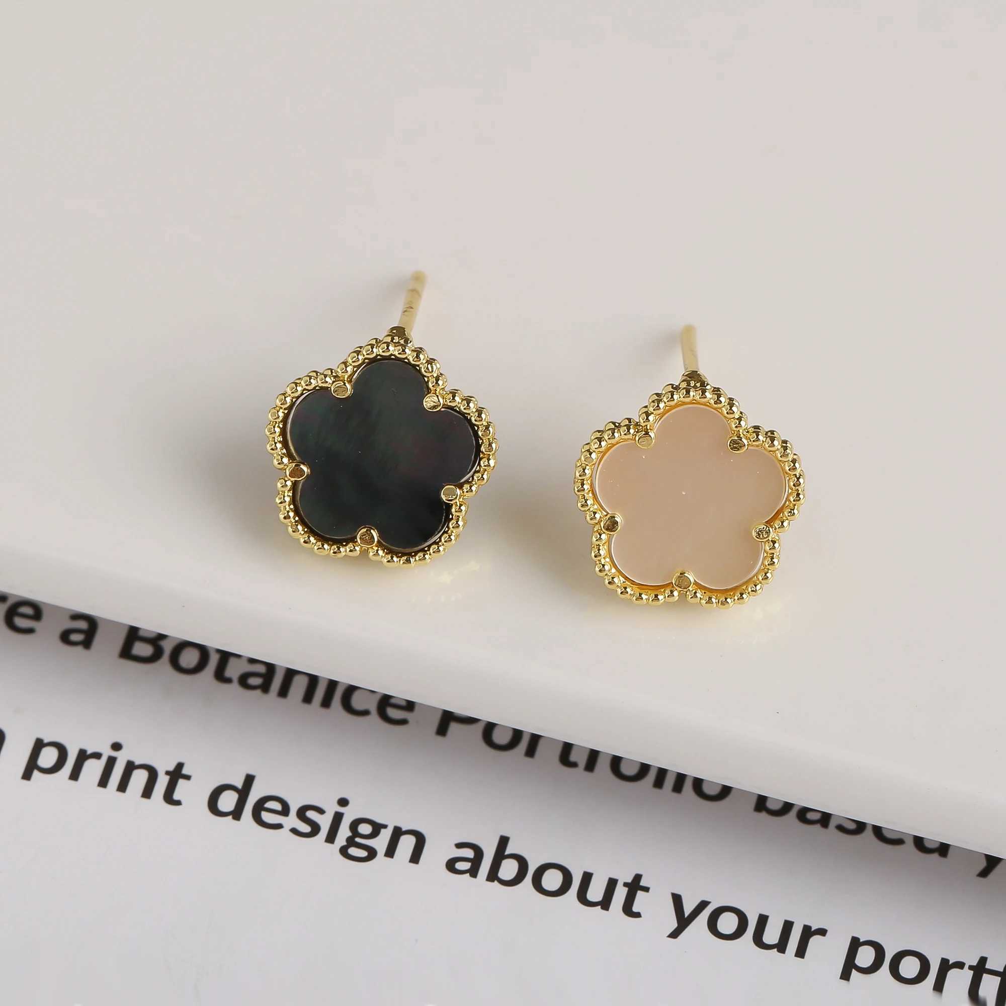Black Pearl Shell New Stone Earrings Womens Five Leaf Flower Plant Plum Blossom Jewelry High Quality Gold Plated Clover Y250401