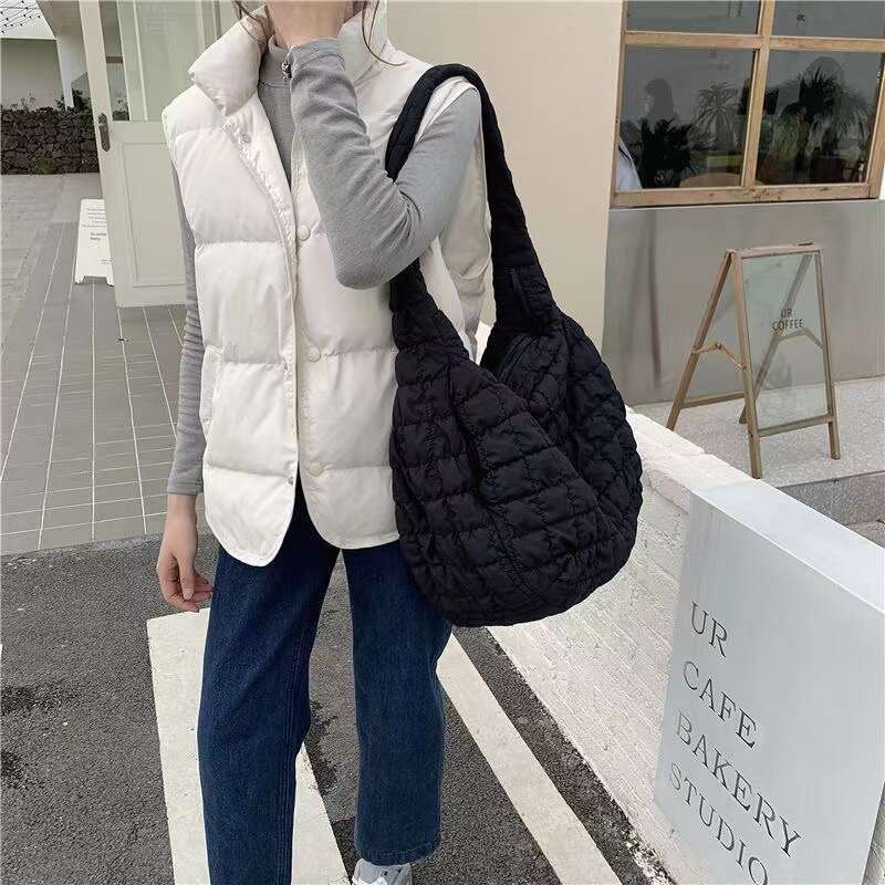 2025 NEW Spring/Summer Cloudy Lingge Folded Big Leisure Personalized Quilt Lightweight and Large Capacity Crossbody Dumpling Bag, Female