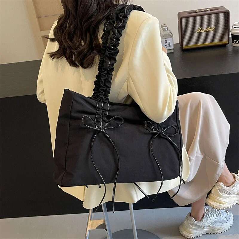 Hot Selg Fashion Nylon Pleated Crossbody 2025 New Casual Trend Versatile Large Capacity Tote Women's Shoulder Bag