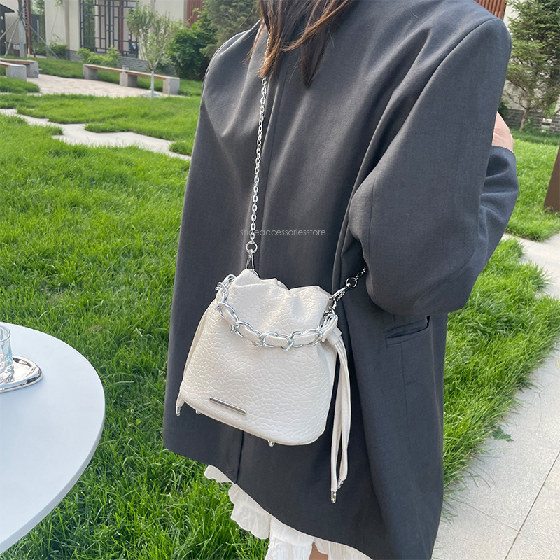 New Free Shipping Designer Bag Chain Bucket Hand-held Shoulder For Women's Summer 2025 New Niche Design, High-end And Versatile Commuting Crossbo