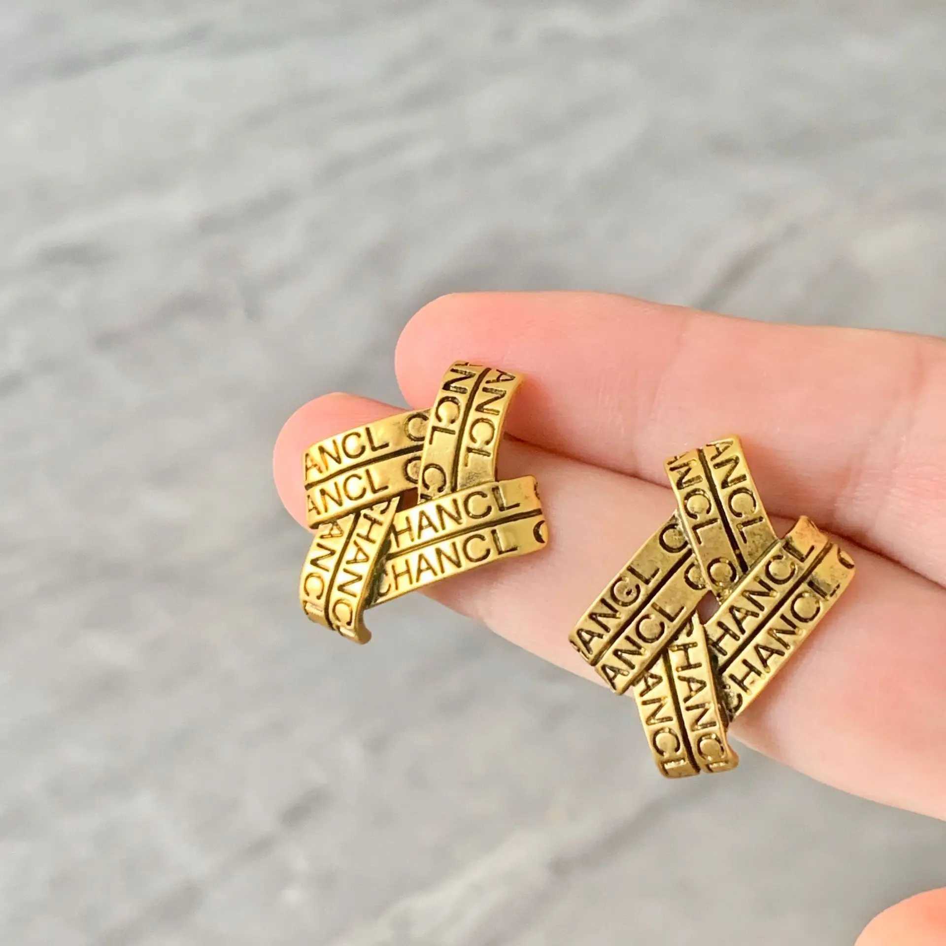 Retro Design Metal Geometric Weaving Diamond Bronze Letter Stud Earrings Unique Fashion Jewelry Y250401