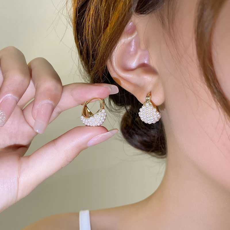 2023 New Arrival Light Luxury Elegant French Retro Simulated-pearl Stud Earrings For Women Fashion Geometric Jewelry Gifts Y250401