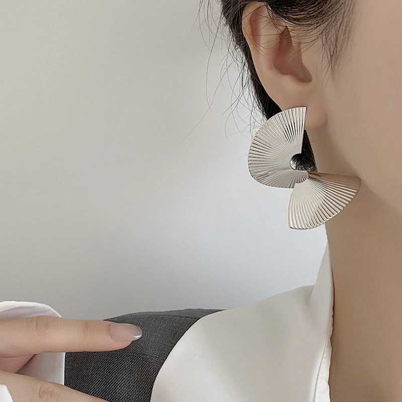 Vintage Twisted Spiral Declaration Earrings Suitable for Womens Parties Wedding Temperatures Jewelry Geometry Gold Silver Metal Earrings Y250401