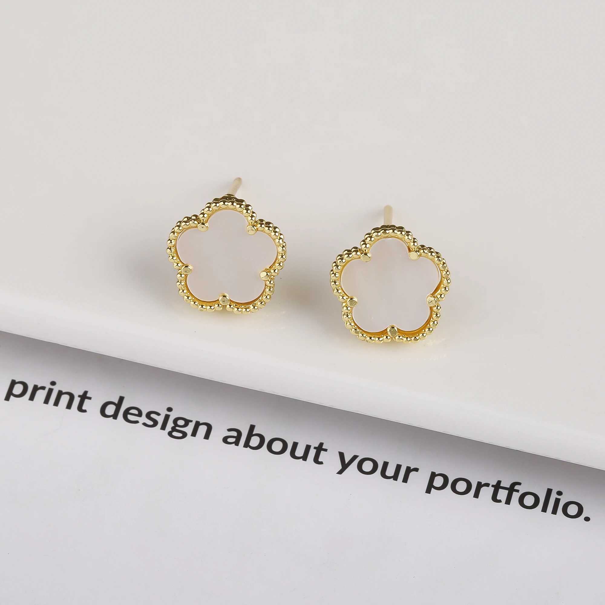 Black Pearl Shell New Stone Earrings Womens Five Leaf Flower Plant Plum Blossom Jewelry High Quality Gold Plated Clover Y250401