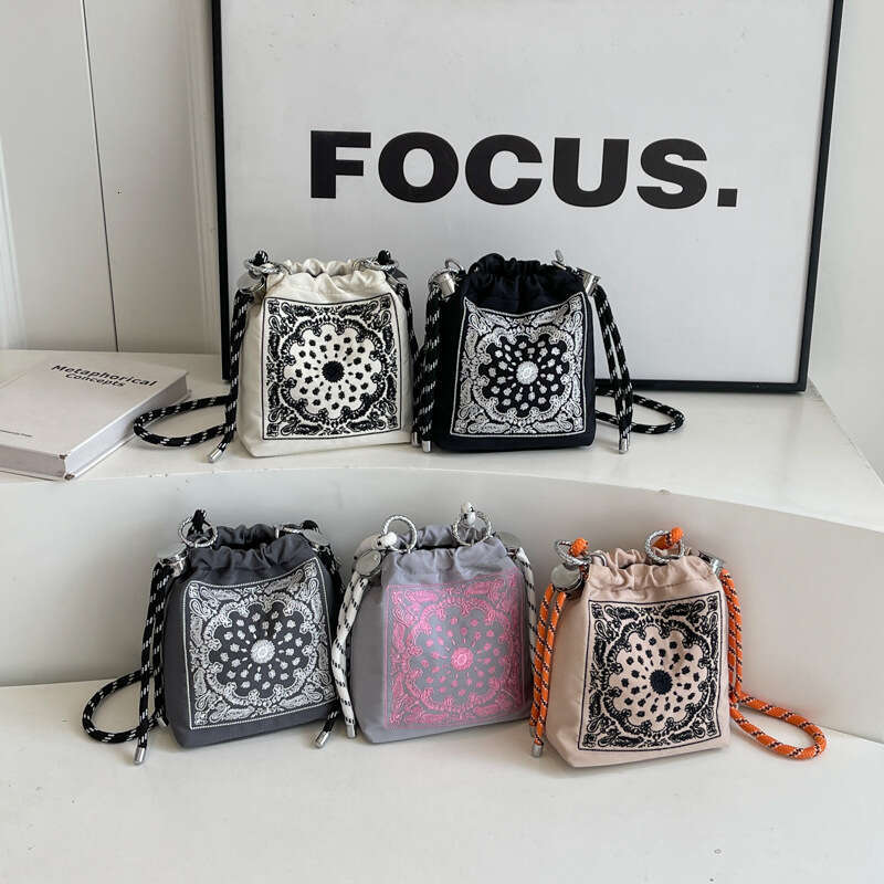 2025 NEW Colorful and Versatile Instagram Nylon Fabric for Women's New Crossbody Summer Super Hot Small Embroidered Bucket Bag